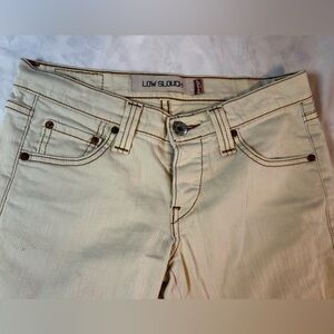 Y2K Vintage Levi’s Low Slouch Capris in Off-White Size 26